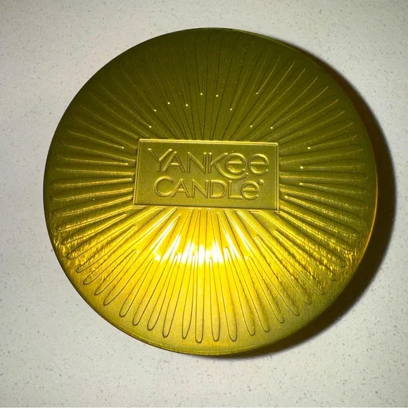 Yankee Candle Tangerine & Vanilla 18 oz 3 Wick Large Scented Gift Holiday - Picture 3 of 7